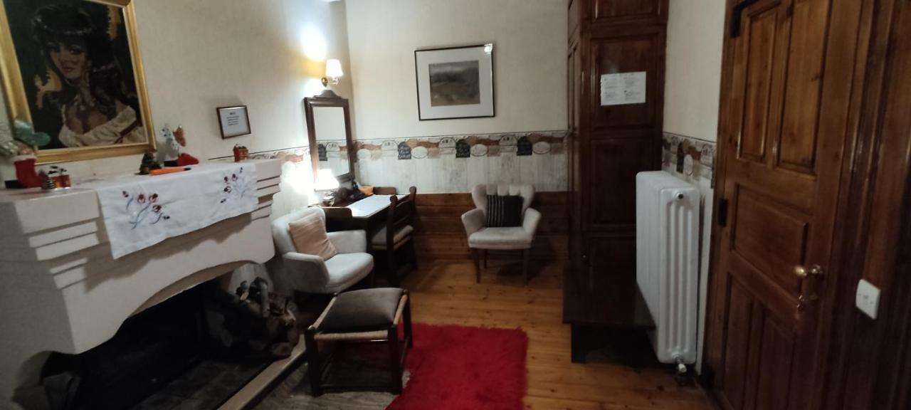 Guesthouse Kazakou ดีมิตซานา ภายนอก รูปภาพ