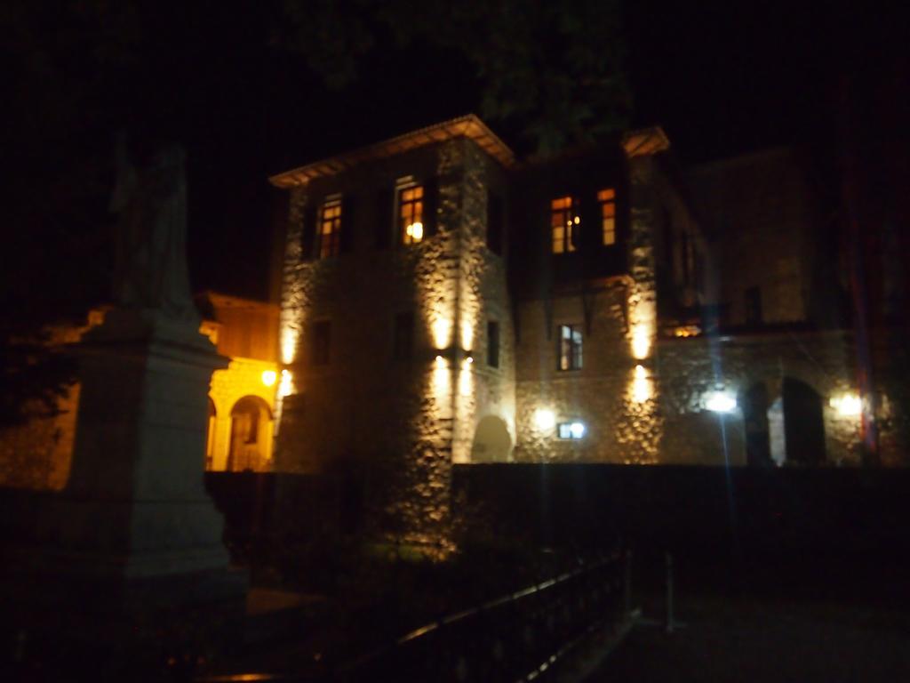 Guesthouse Kazakou ดีมิตซานา ภายนอก รูปภาพ